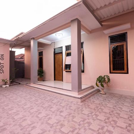 Spot On 1784 Tnc Residence Syariah Mataram Buitenkant foto