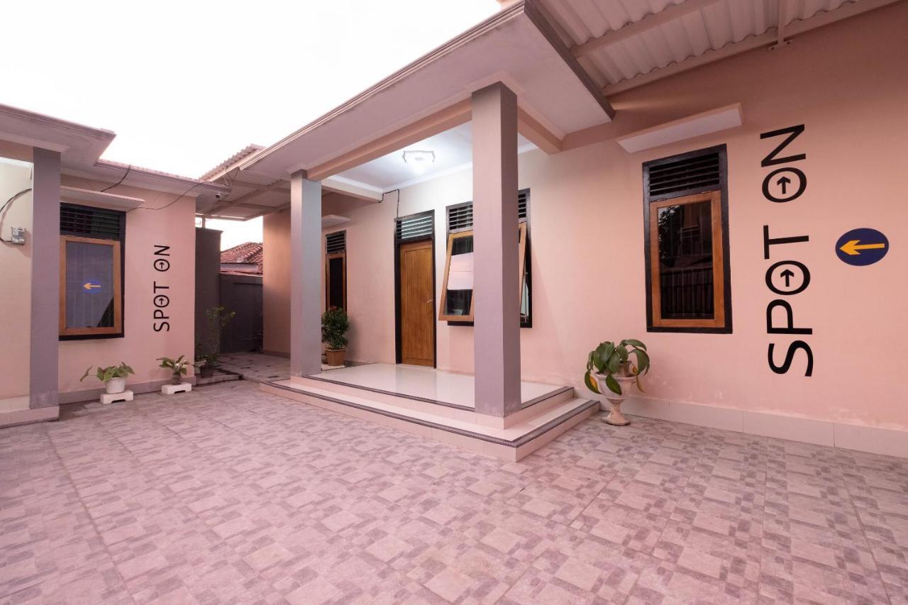 Spot On 1784 Tnc Residence Syariah Mataram Buitenkant foto