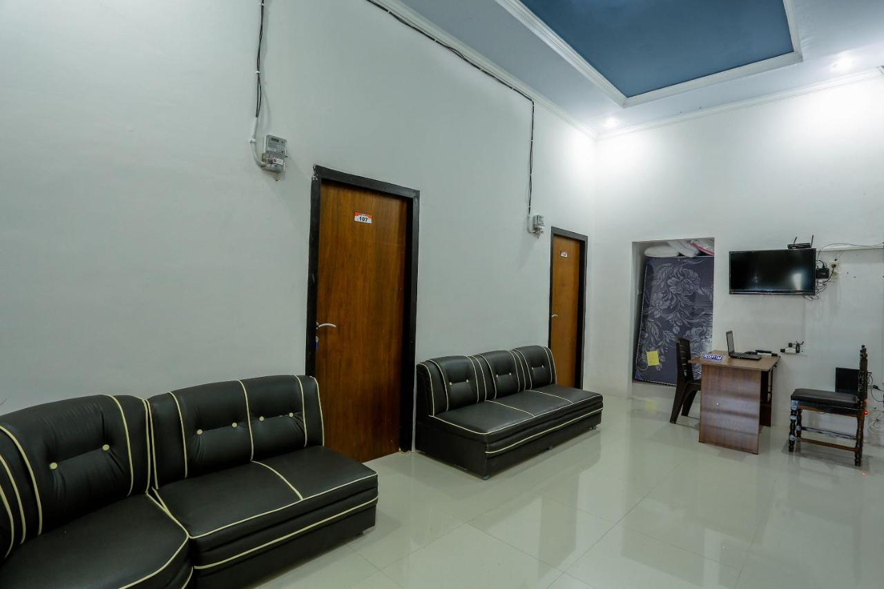 Spot On 1784 Tnc Residence Syariah Mataram Buitenkant foto